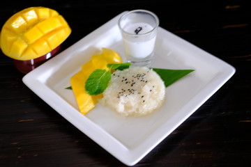 Sweet mango with sticky rice