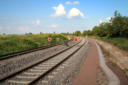 wegen Gleisbauarbeiten gesperrte Bahnstrecke