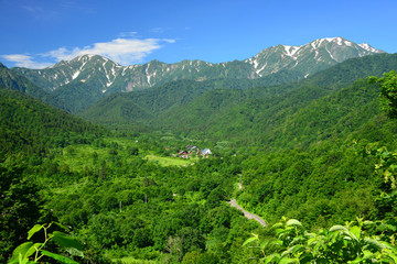 初夏の越後三山と銀山平温泉