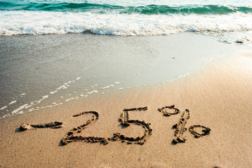  inscription on the sand minus twenty five percent, - 25 %, the sea wave on the sand with the inscription  minus twenty five