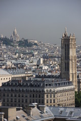 Fototapeta premium Paris, la tour Saint-Jacques et le sacré coeur