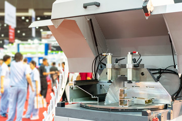 automatic and continuous high speed circular saw disc blade machine for cutting metal pipe various shapes of industrial