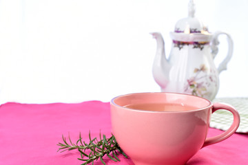 TEA CUP WITH CRACK AND CINNAMON