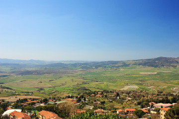 Fototapeta na wymiar Green fields in Tuscany, Italy