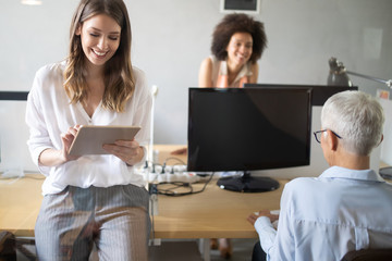 Obraz premium Entrepreneurs and business people conference in meeting room