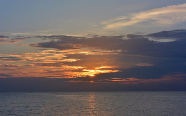 Fototapeta premium Sunset in the clouds on the sea