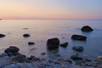 Fototapeta na wymiar sunset at sea with rocks and colorful sky