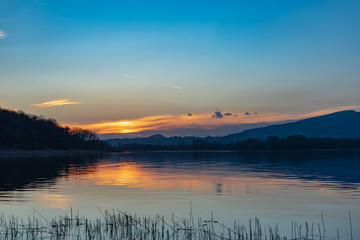 Fototapeta premium sunset over the lake