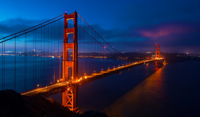 Fototapeta na wymiar San Francisco's Golden Gate Bridge at dawn from Marin County