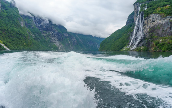 Mit dem Boot auf dem Geirangerfjord