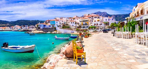 Papier Peint photo autocollant Europe méditerranéenne Les plus beaux villages traditionnels de Grèce - Kokkari sur l& 39 île de Samos