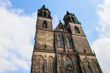 Fototapeta na wymiar facade of Magdeburg Cathedral