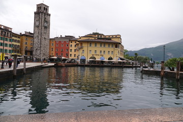 Der Hafern von Riva del Garda im Regen