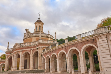 Fototapeta na wymiar Corridor with arches in monument in Aranjuez