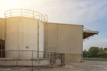 Obraz premium Large water tank for fire fighting in industrial process,safety first