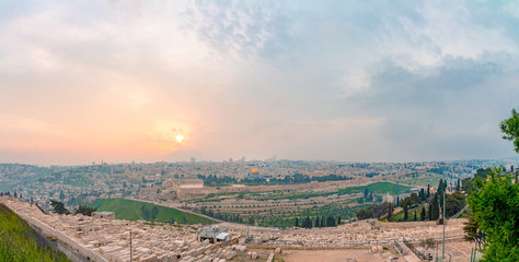 Fototapeta premium Panoramic view of Jerusalem old city and the Temple Mount during a dramatic colorful sunset