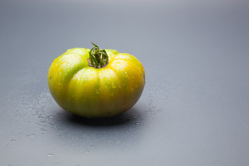Tomate verde, cogido de la planta verde para que vaya madurando en la nevera y alargar el proceso de maduración y ganar días al mercado.
