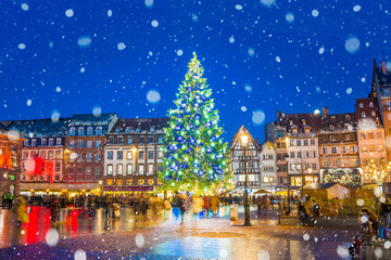 Fototapeta na wymiar Christmas tree and xmas market at Kleber Square at night in medieval city of Strasbourg - capital of Noel, Alsace, France.