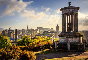 Ausblick &uuml;ber Edinburgh vom ber&uuml;hmten Calton Hill, Schottland