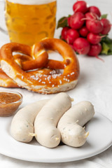 bayerische Weißwurst mit Brezel