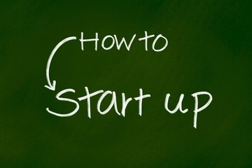 Obraz premium How to start up background concept on green chalkboard