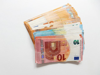 Euro Geldscheine isoliert auf weißem Hintergrund