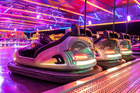 Autoscooter Bilder – Durchsuchen 53,658 Archivfotos, Vektorgrafiken und ...