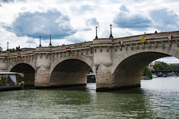 Fototapeta premium Puente en París