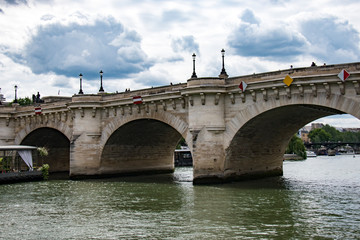 Fototapeta na wymiar Puente en París ,Francia 