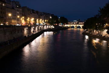 Fototapeta na wymiar París de noche 