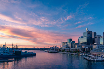 Fototapeta premium Sunset view over Sydney Harbour and business office buildings