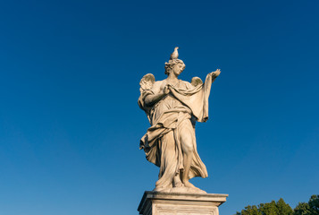 Fototapeta na wymiar Statue of angel with bird sitting on its head