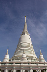 Fototapeta premium big white pagoda on blue sky