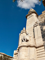 Obraz premium Statue of Miguel de Cervantes Saavedra at Spain square in Madrid