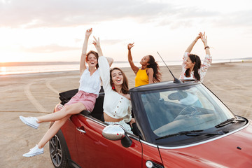 Obraz premium Pretty happy smiling cheery young pretty women friends driving the car.
