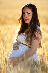 Fototapeta na wymiar pregnant woman on nature field