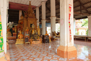 Fototapeta premium buddhist temple (Wat Phouang Keo) on Khong island (Laos)