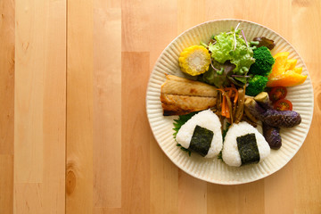 おにぎりの朝ごはんプレート