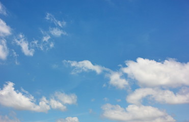 Obraz na płótnie Canvas the blue sky abstract white cloud background