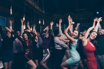 Nice-looking attractive lovely glamorous shine rich cheerful cheery glad positive stylish smart ladies and gentlemen having fun merry celebratory in modern fashionable luxury place indoors