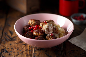 Meatballs with potato and red berries