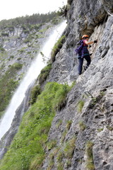 Klettern vor dem Wasserfall