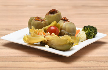 presentation of culinary elaborations with artichokes