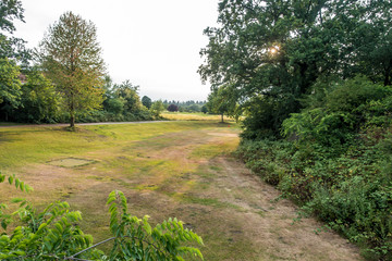 Gelände eines leeren Golfplatzes