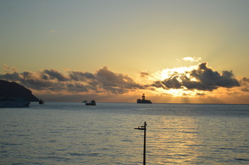 Sonnenaufgang im Hafen von Livorno