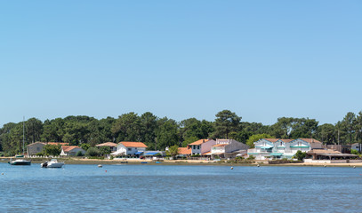 Fototapeta premium BASSIN D'ARCACHON (France), vue sur la baie à Claouey près du Cap Ferret
