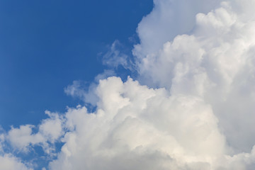 Obraz premium the blue sky background with tiny clouds