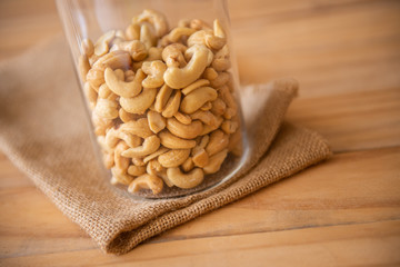 Cashew nuts baked salt Nutritious and nourishing the brain