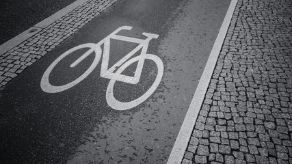 bike track sign drawn on the road