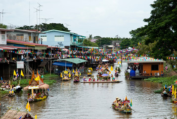 Fototapeta na wymiar Boats on the river